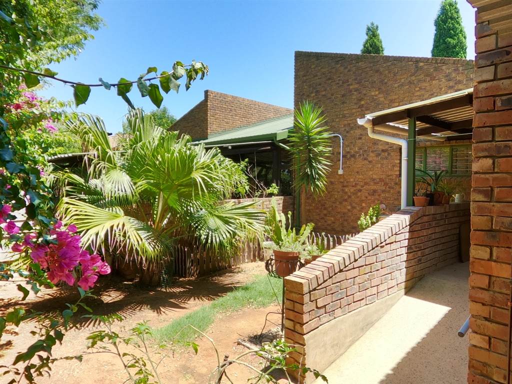 2 Bed House in Kleinfontein photo number 24