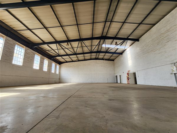 687  m² Industrial space