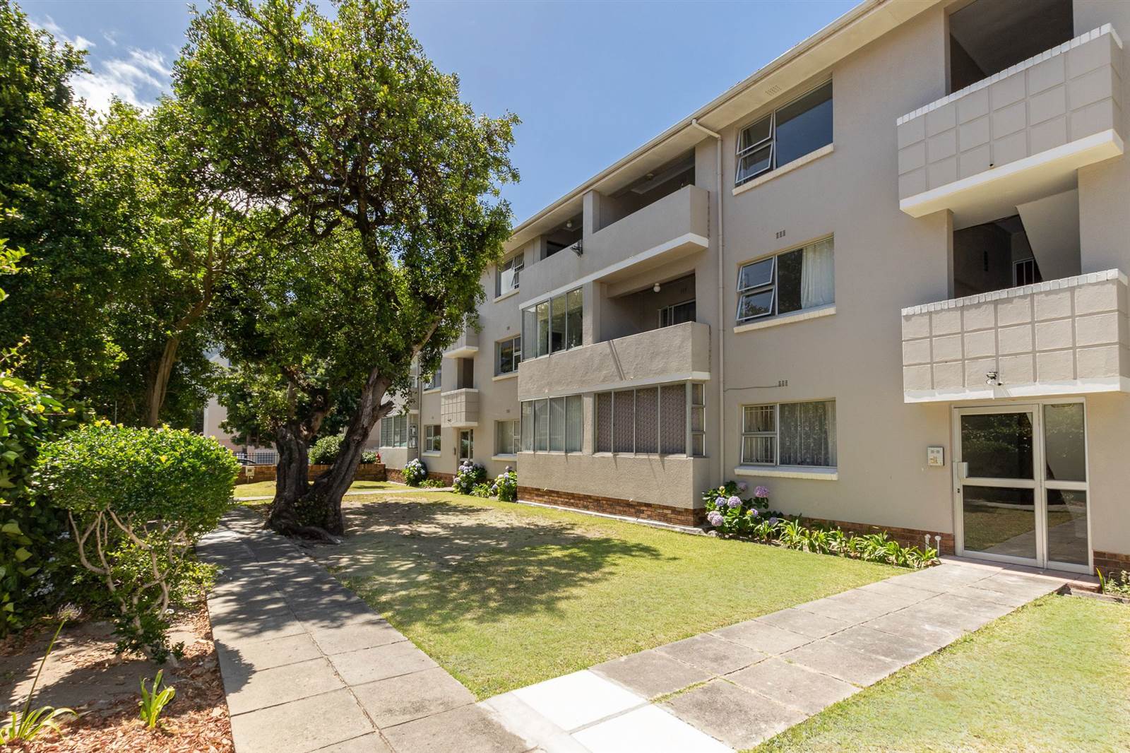 2 Bed Apartment in Rondebosch photo number 15