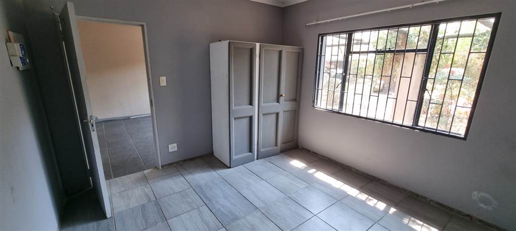 4 Bed House in Standerton Central photo number 11