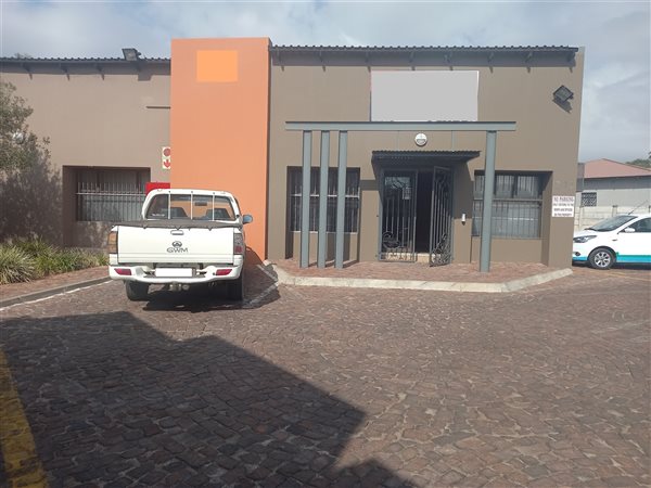 990  m² Commercial space in Rustenburg Central