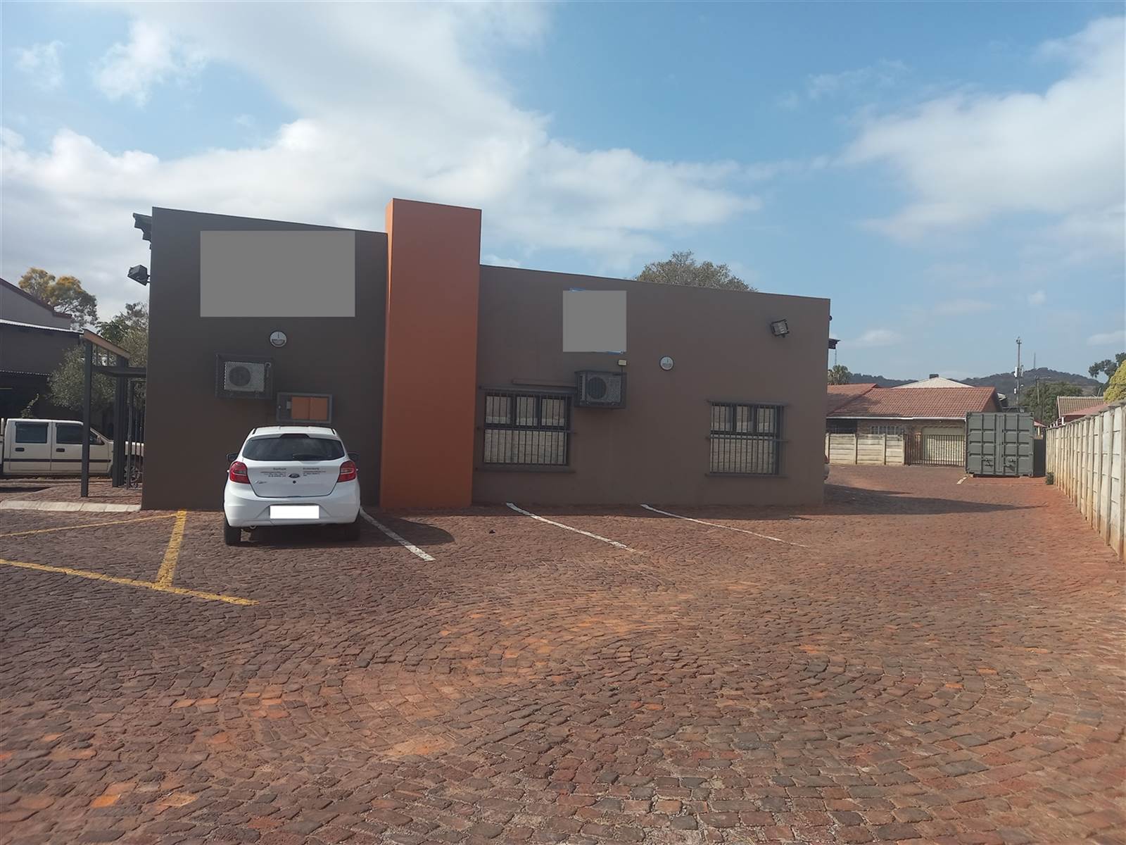 990  m² Commercial space in Rustenburg Central photo number 2