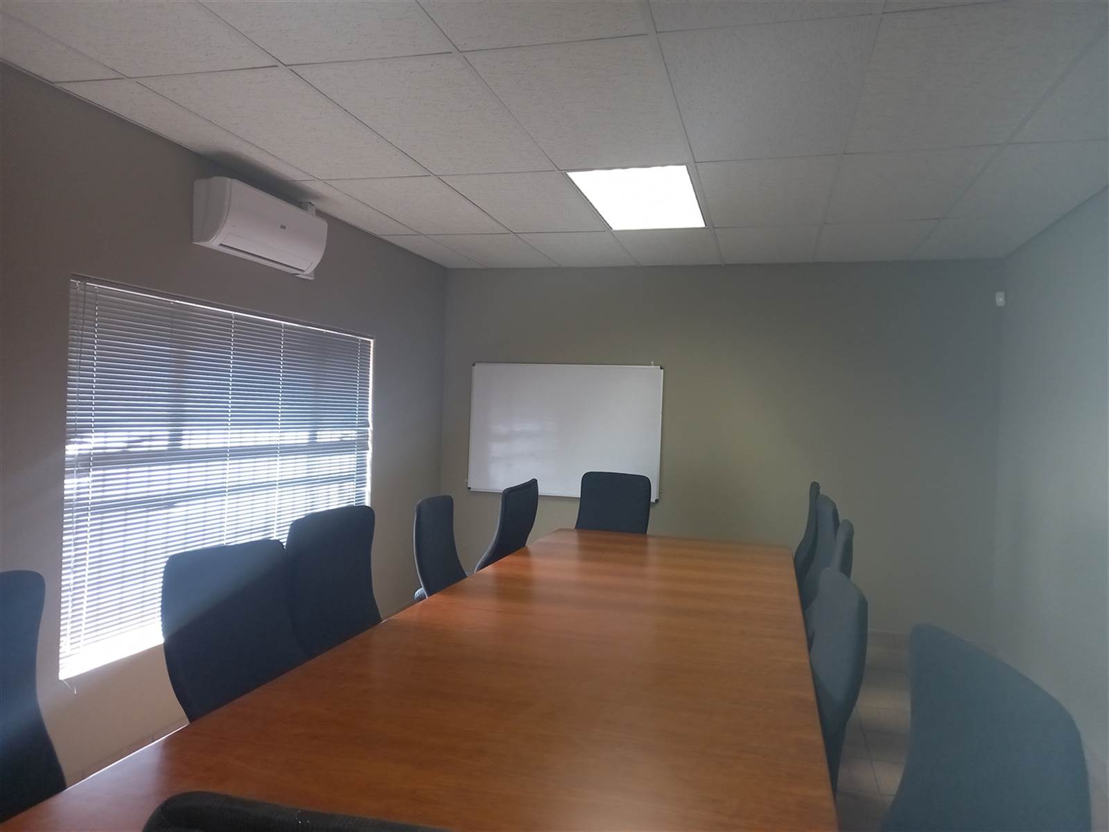 990  m² Commercial space in Rustenburg Central photo number 9