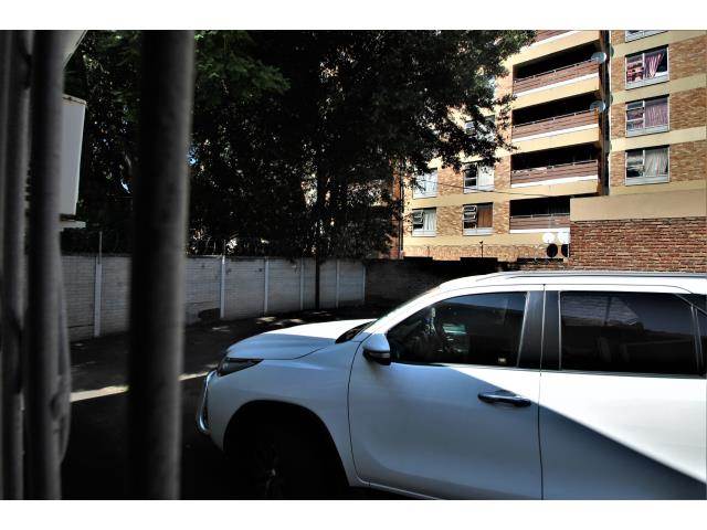 320  m² Office Space in Southernwood photo number 20