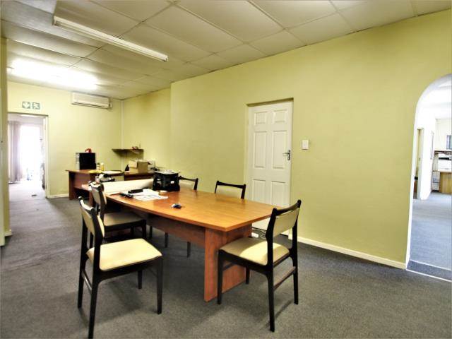 320  m² Office Space in Southernwood photo number 23