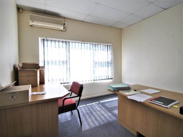 320  m² Office Space in Southernwood photo number 10