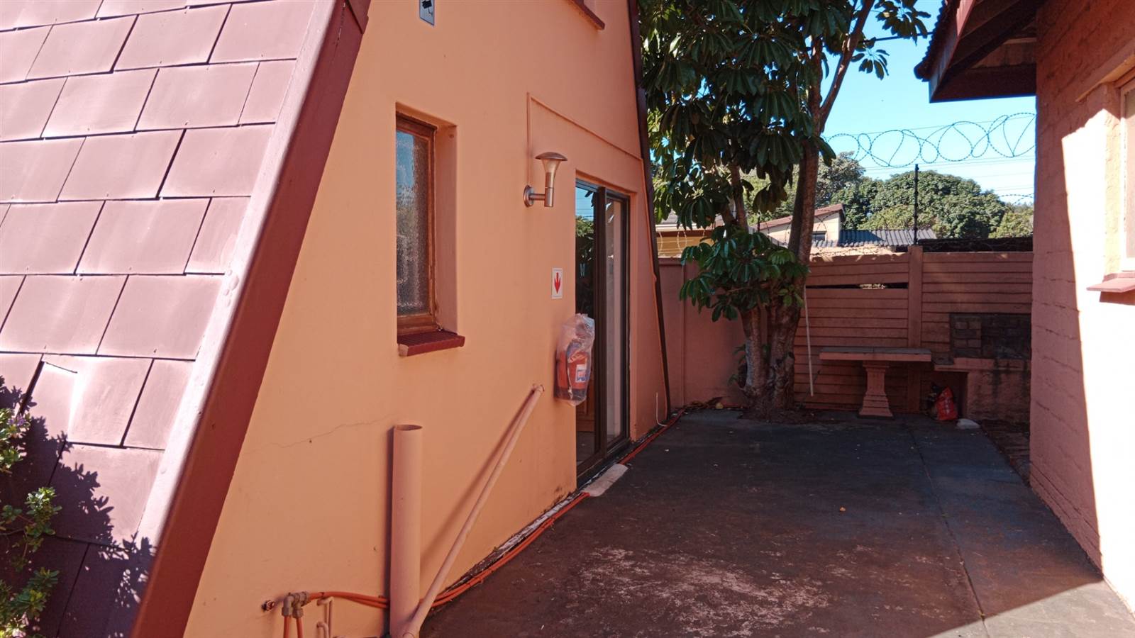 2 Bed Townhouse in Hibberdene photo number 21