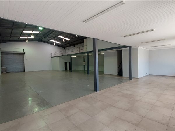 676  m² Commercial space