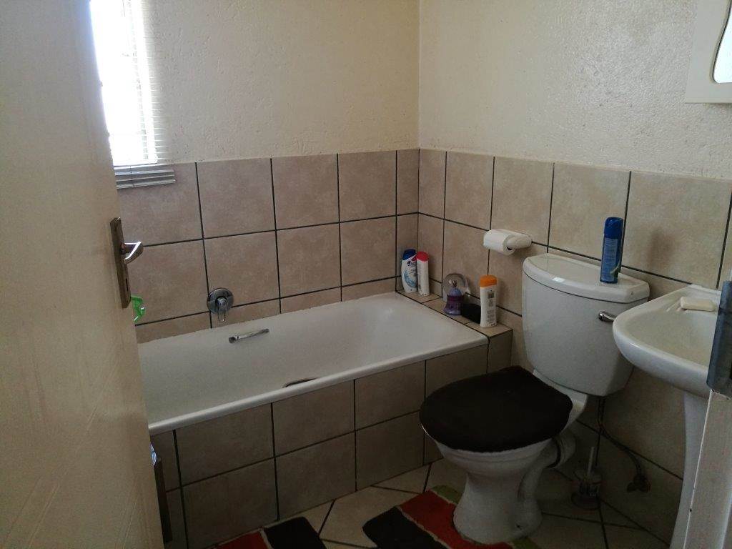 2 Bed Flat in Waterval East photo number 8