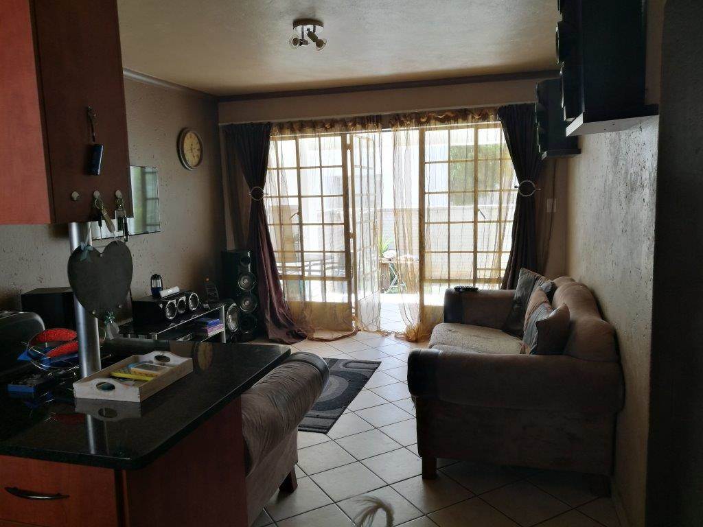 2 Bed Flat in Waterval East photo number 5