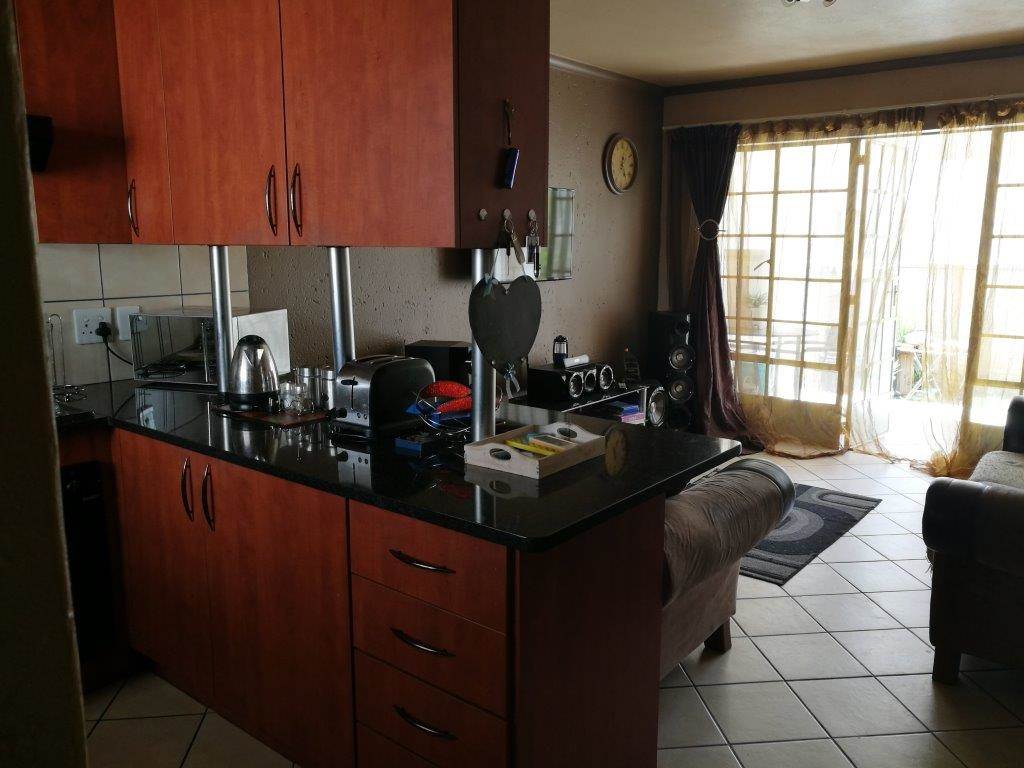 2 Bed Flat in Waterval East photo number 3