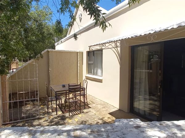 2 Bed Apartment in Spitskop