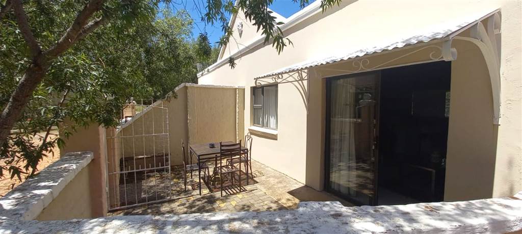 2 Bed Apartment in Spitskop photo number 1