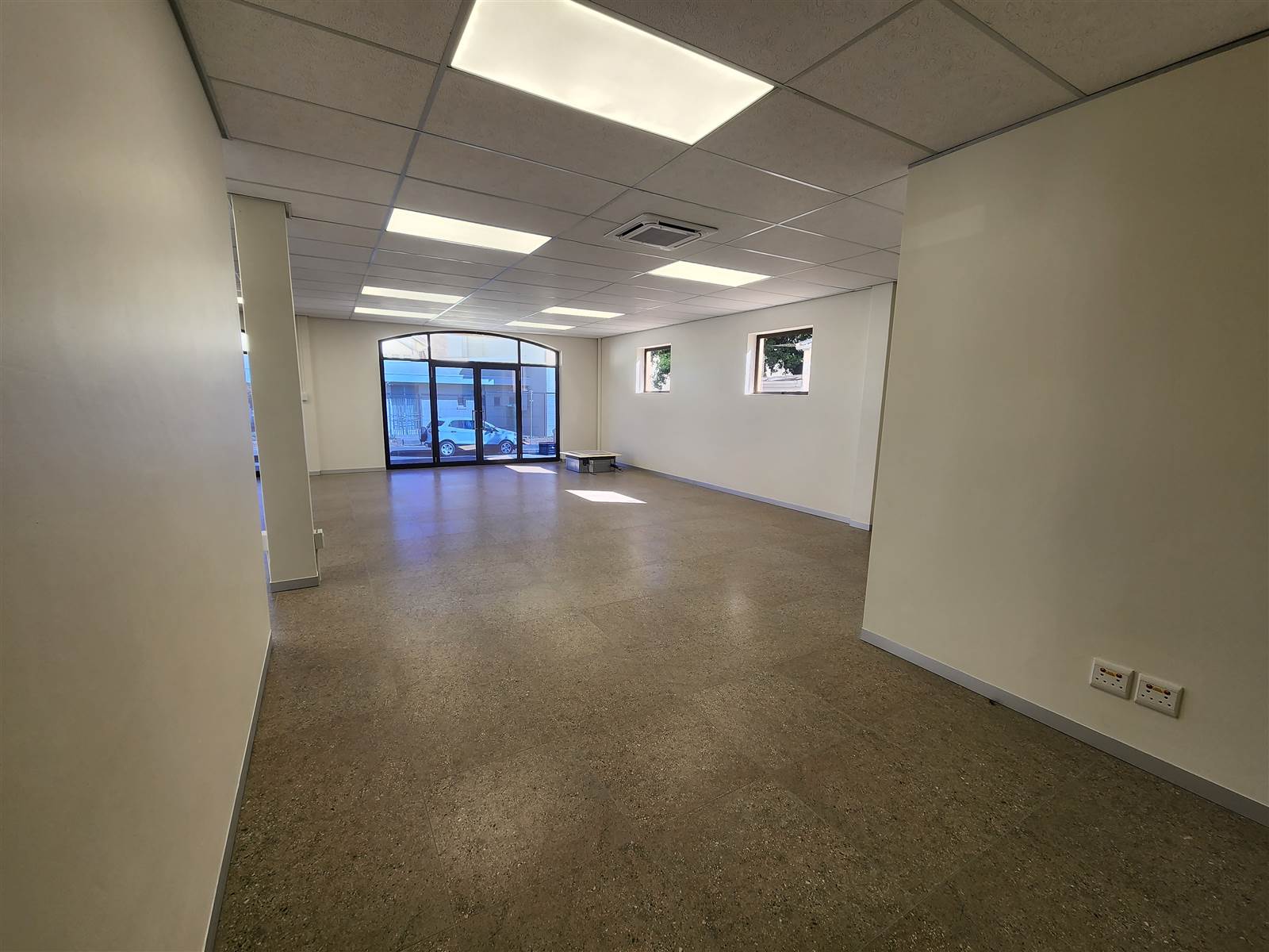 155  m² Commercial space in Wellington North photo number 2