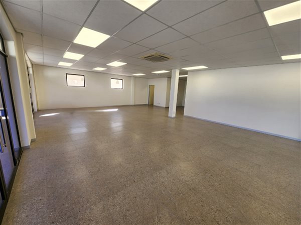 155  m² Commercial space in Wellington North