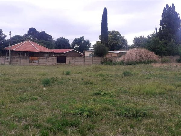 831 m² Land available in Fochville