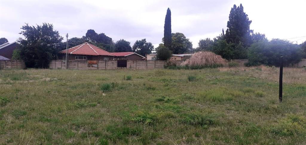 831 m² Land available in Fochville photo number 1