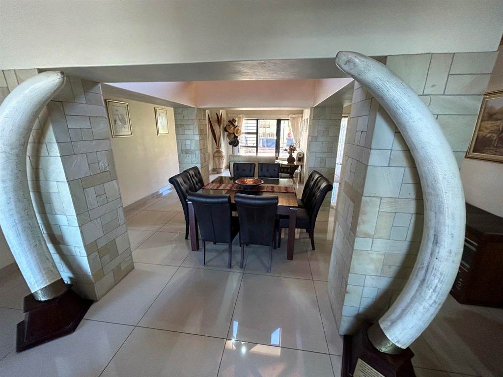 4 Bed House in Jeffreys Bay photo number 5