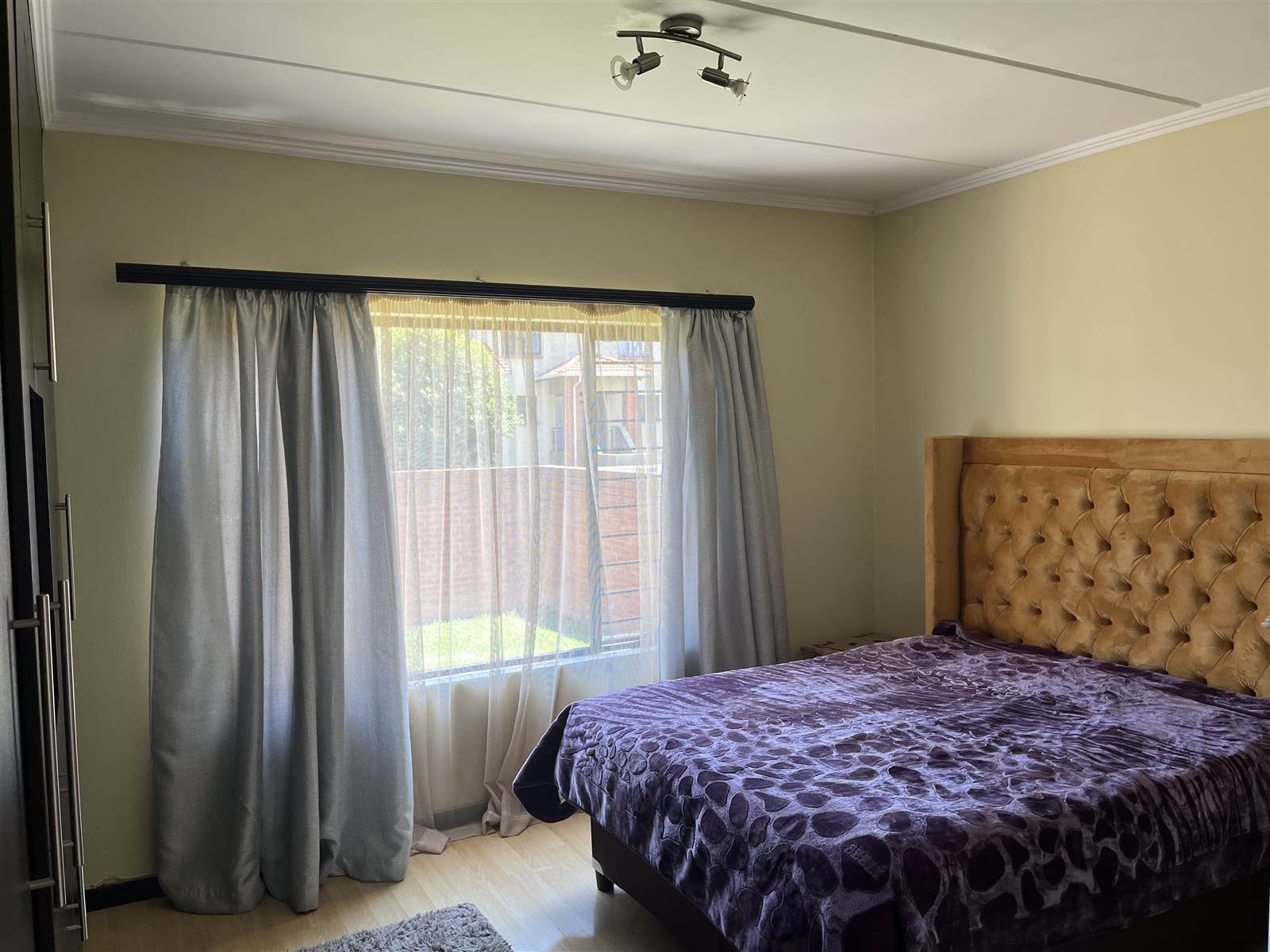 2 Bed Apartment in Douglasdale photo number 8