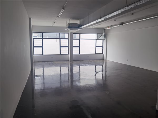 65  m² Commercial space