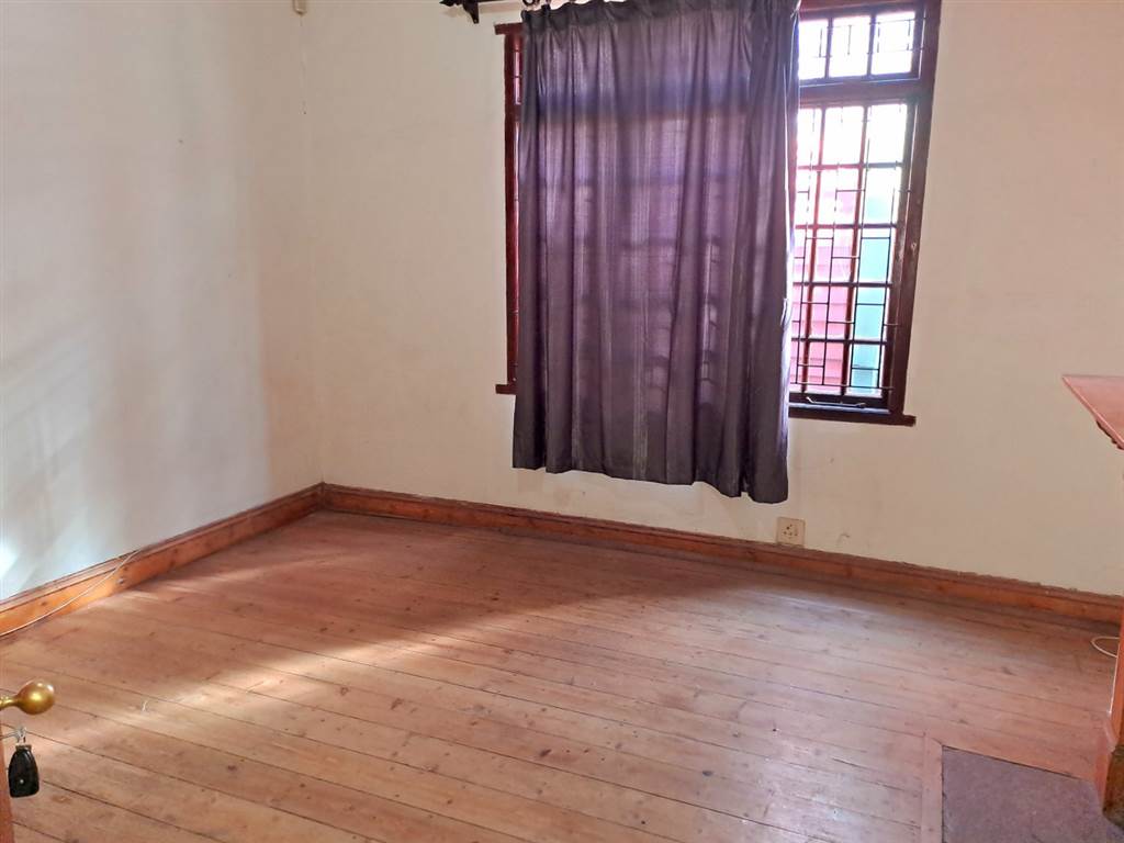 4 Bed House in Yeoville photo number 12