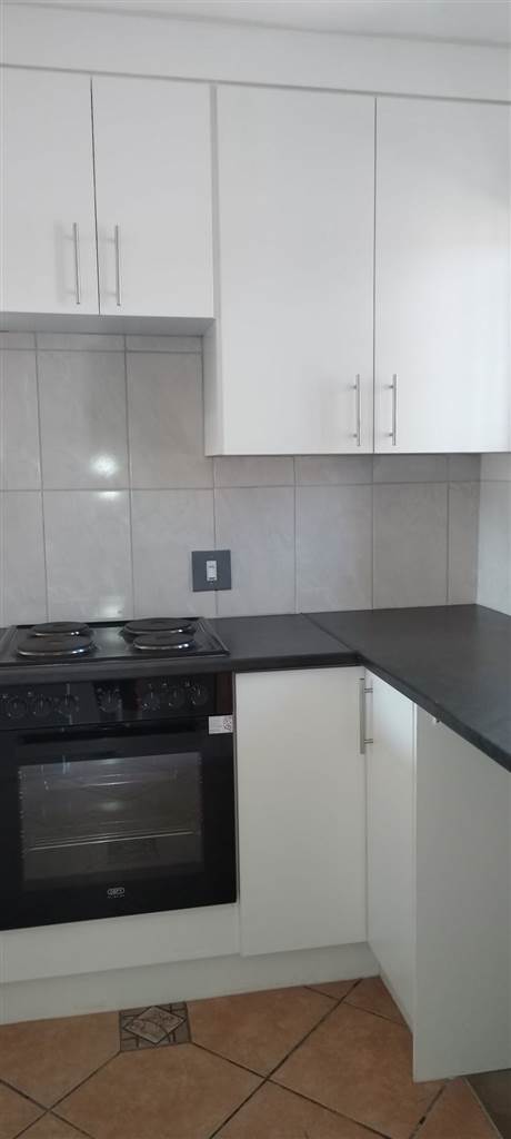 2 Bed Townhouse in Doornpoort and surrounds photo number 2