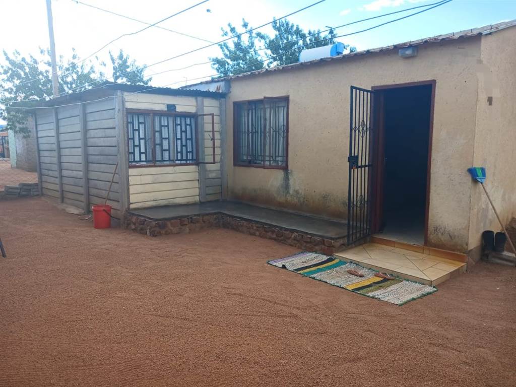 2 Bed House in Mabopane photo number 12