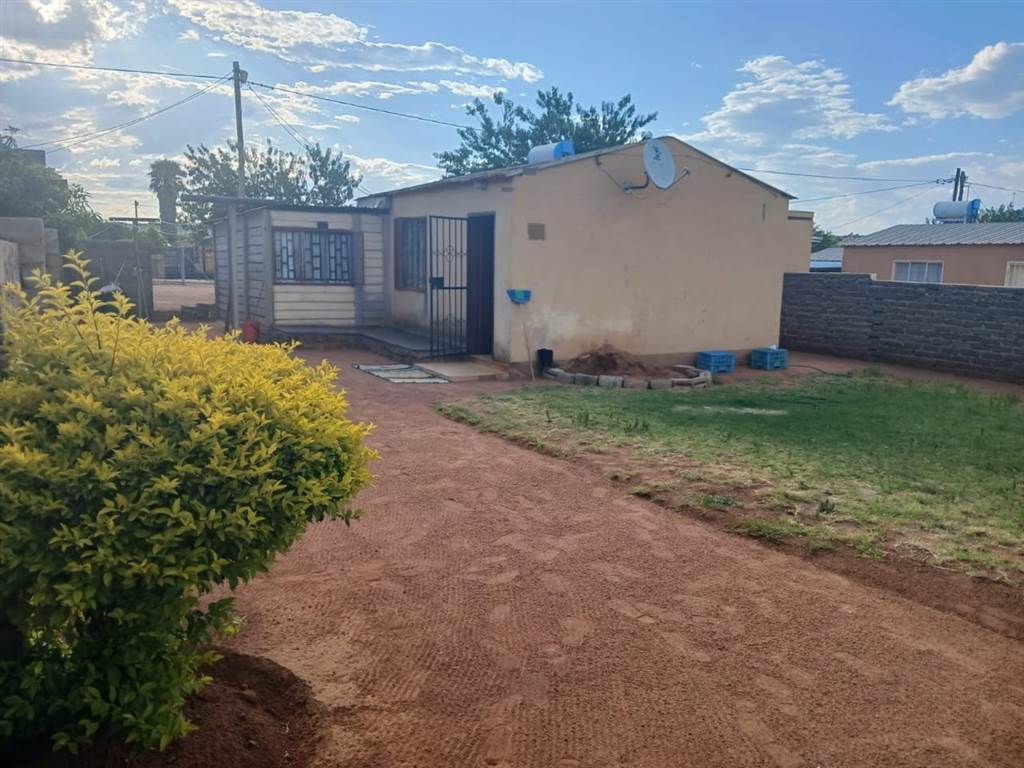 2 Bed House in Mabopane photo number 14