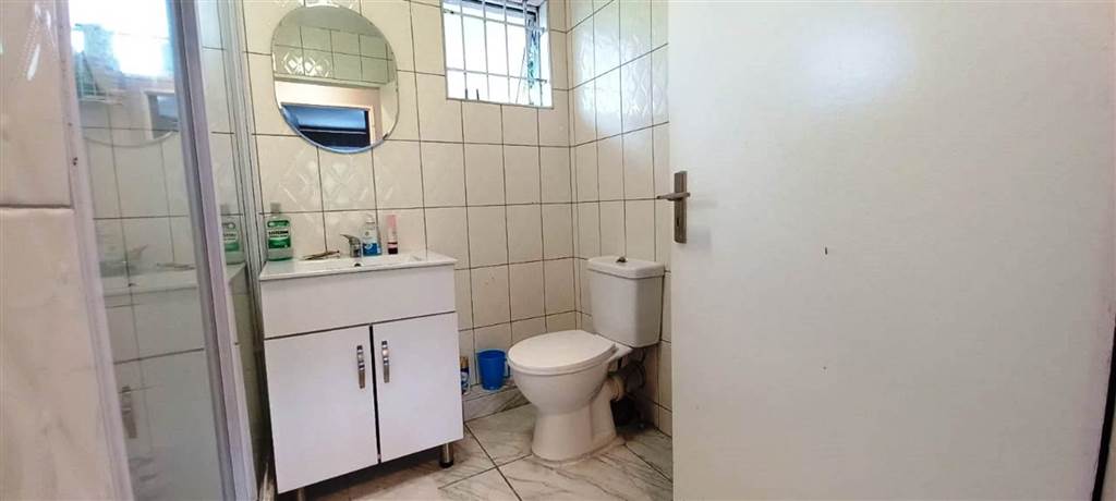 3 Bed Apartment in Durban North photo number 14