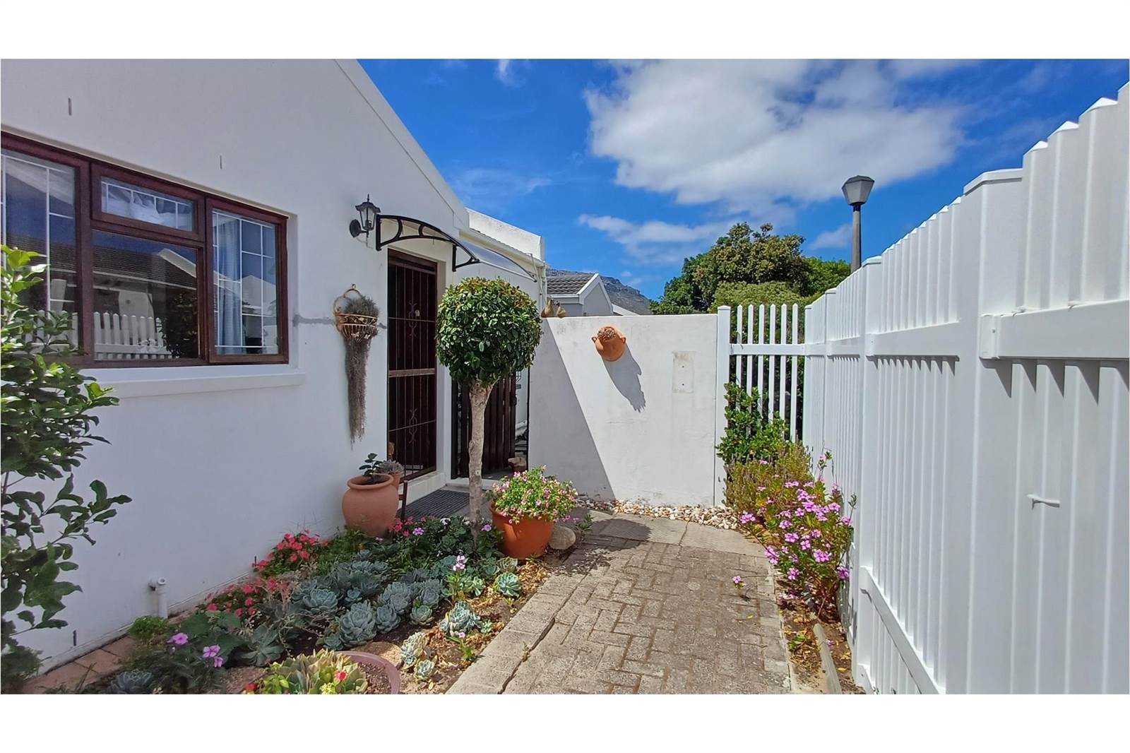 2 Bed House in Fish Hoek photo number 2
