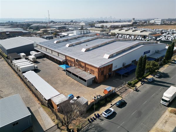 8 767  m² Industrial space