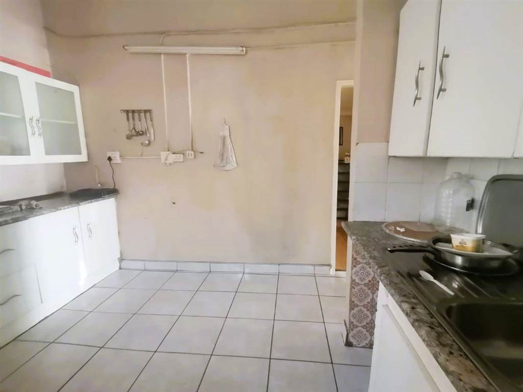 5 Bed House in Lenasia photo number 6