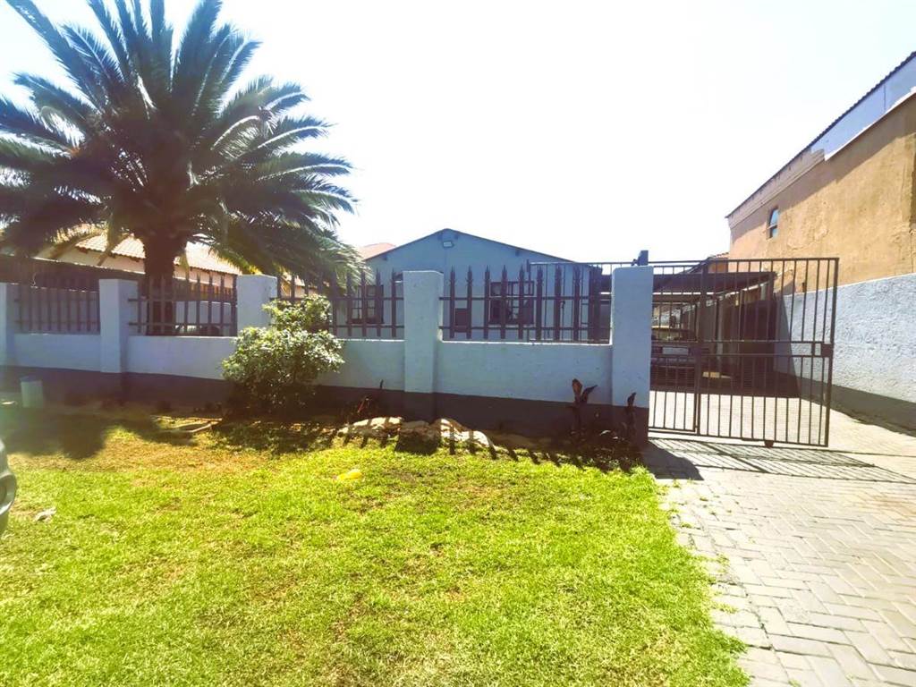 5 Bed House in Lenasia photo number 1