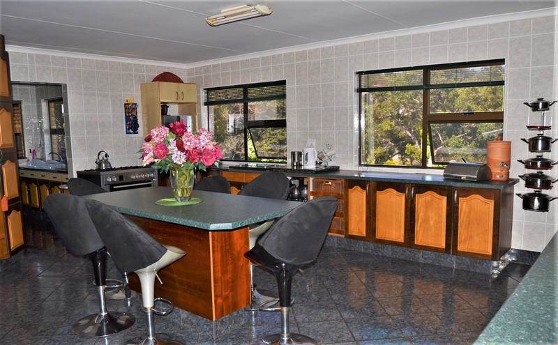 4 Bed House in Uvongo photo number 2