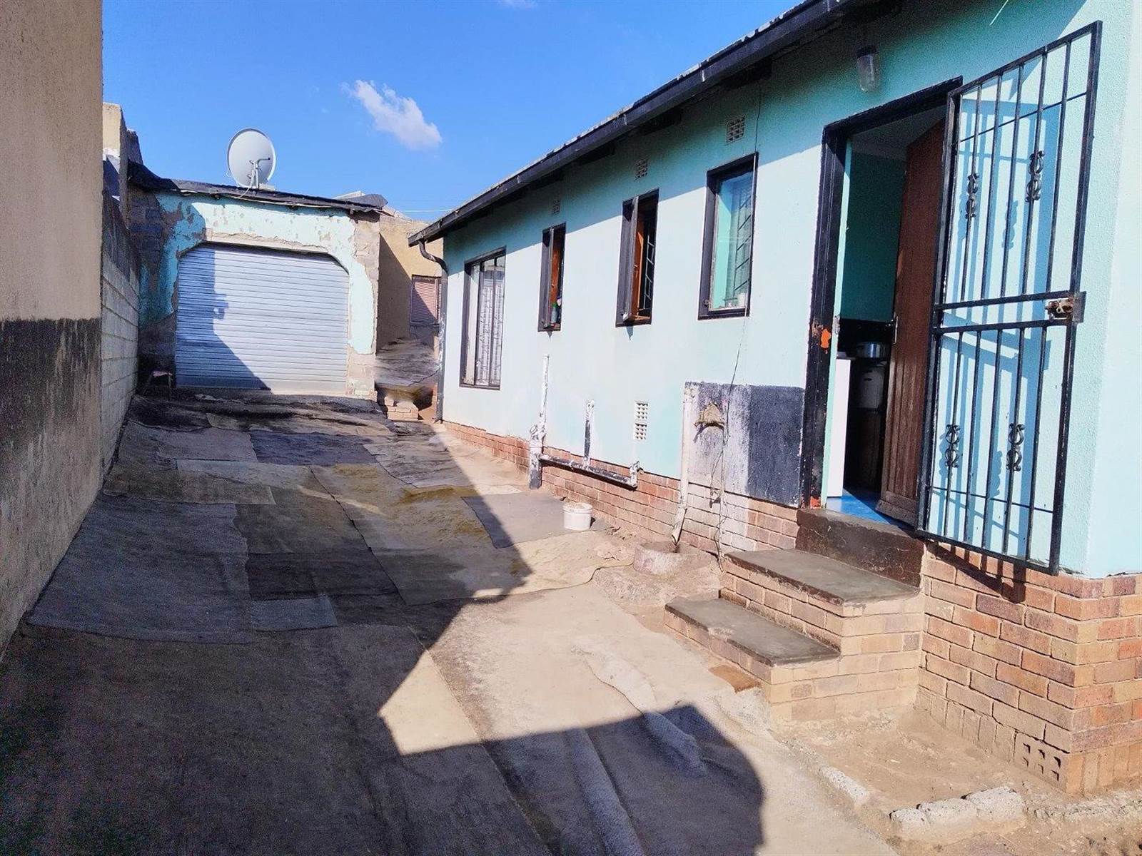 3 Bed House in Tembisa photo number 2