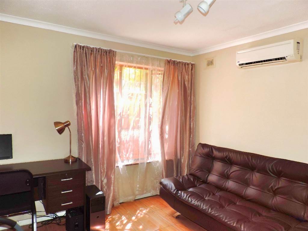 3 Bed Townhouse in Amanzimtoti photo number 18