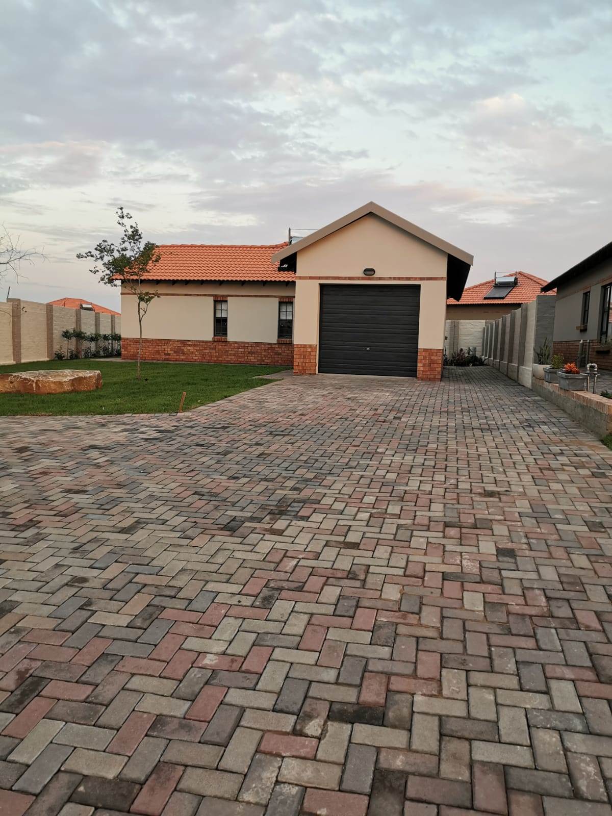 3 Bed House in Waterkloof photo number 3