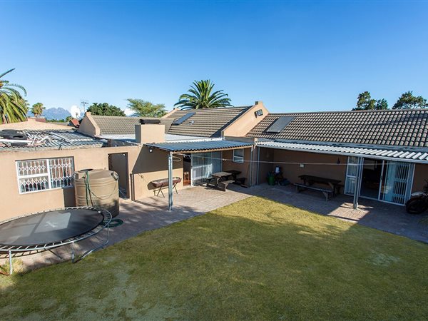 5 Bed House in Bonnie Brae