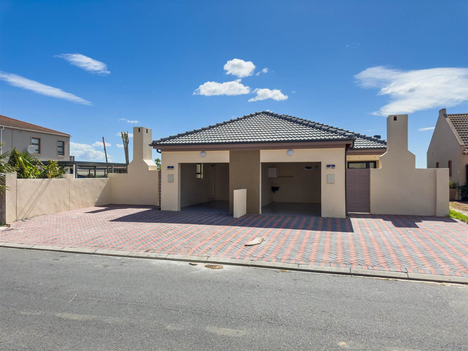 3 Bed Townhouse in Fairview Golf Estate photo number 2