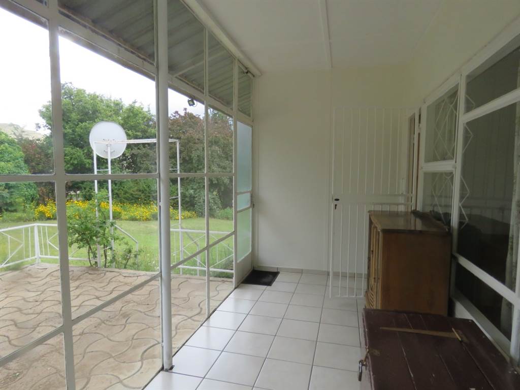 3 Bed House in Fouriesburg photo number 14