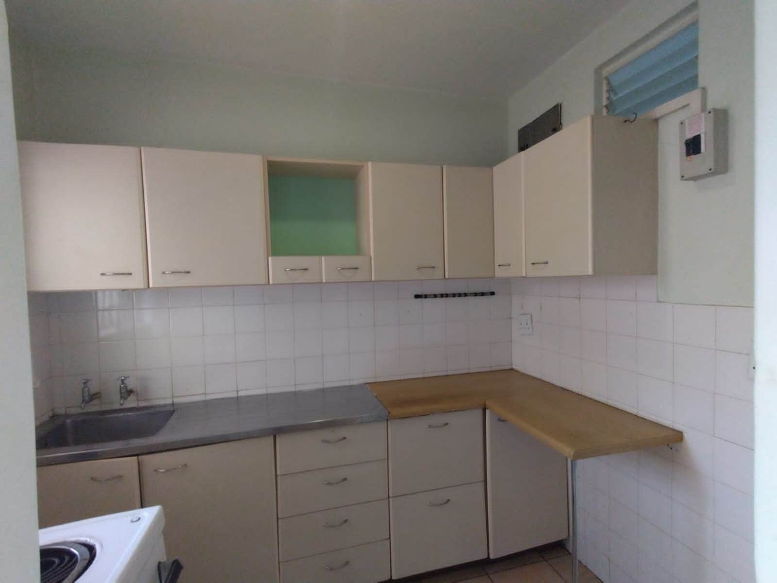 1.5 Bed Apartment in Bulwer photo number 2