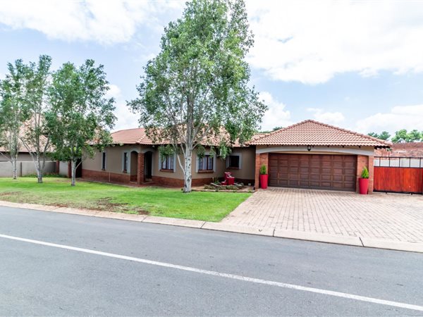 4 Bedroom House 4 Bedroom House