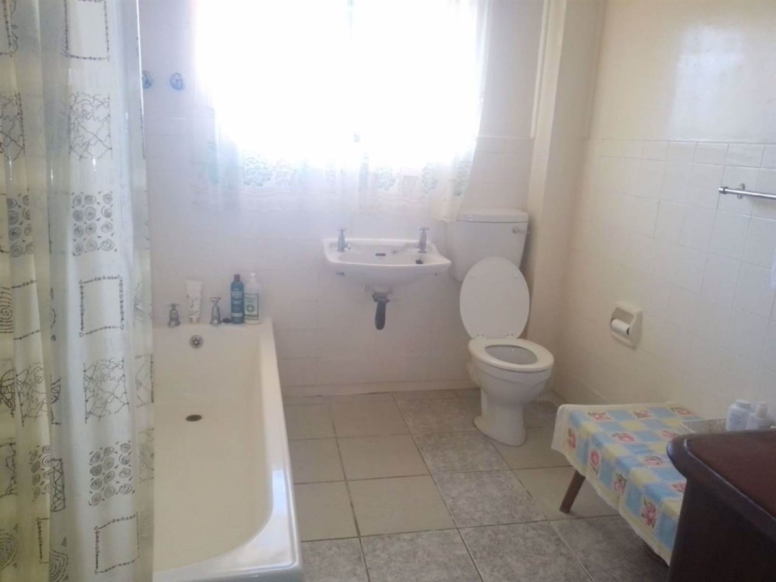 1 Bed Apartment in Scottburgh Central photo number 8