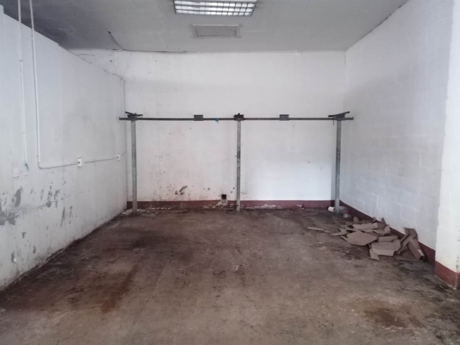 300  m² Commercial space in Parow Central photo number 8