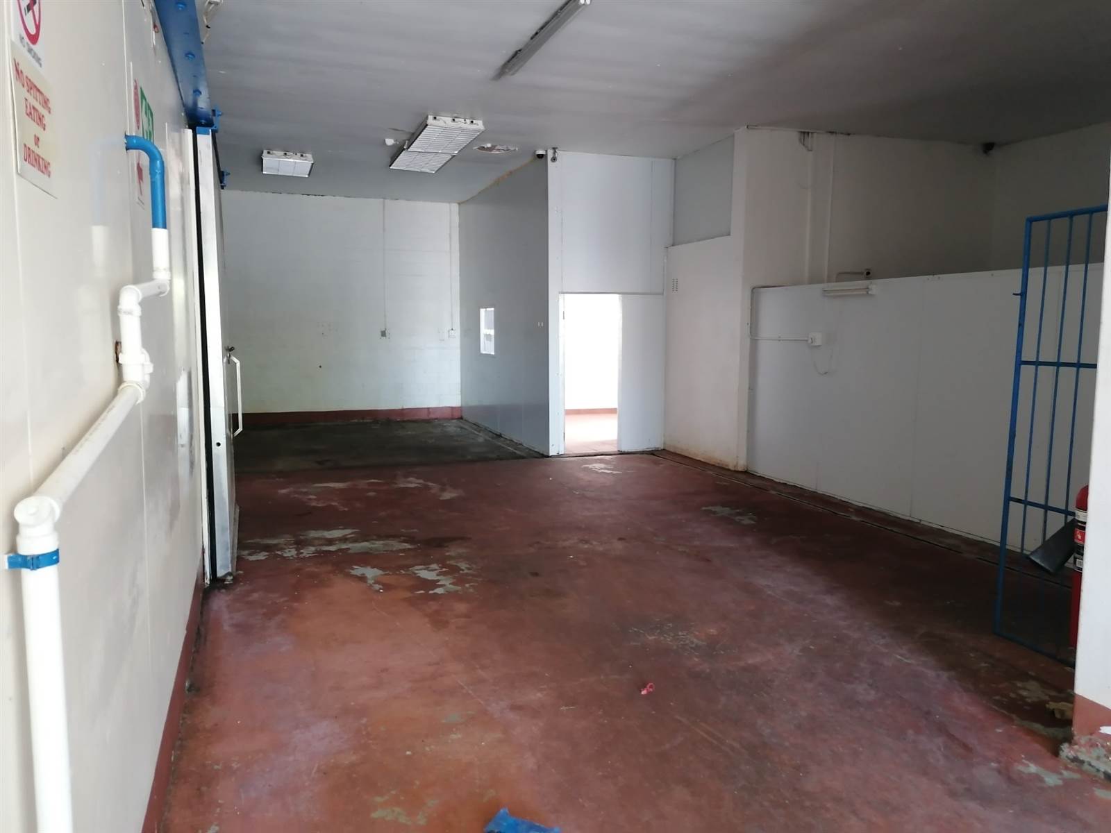 300  m² Commercial space in Parow Central photo number 6