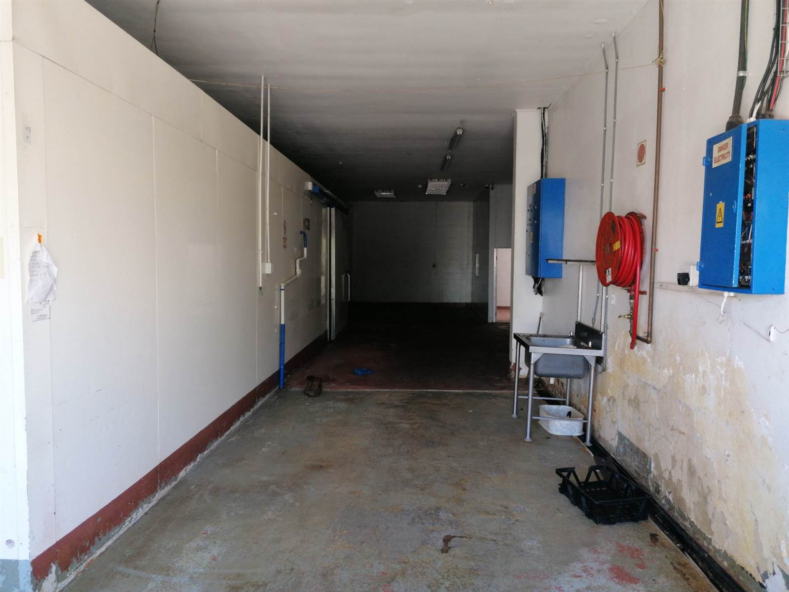300  m² Commercial space in Parow Central photo number 5