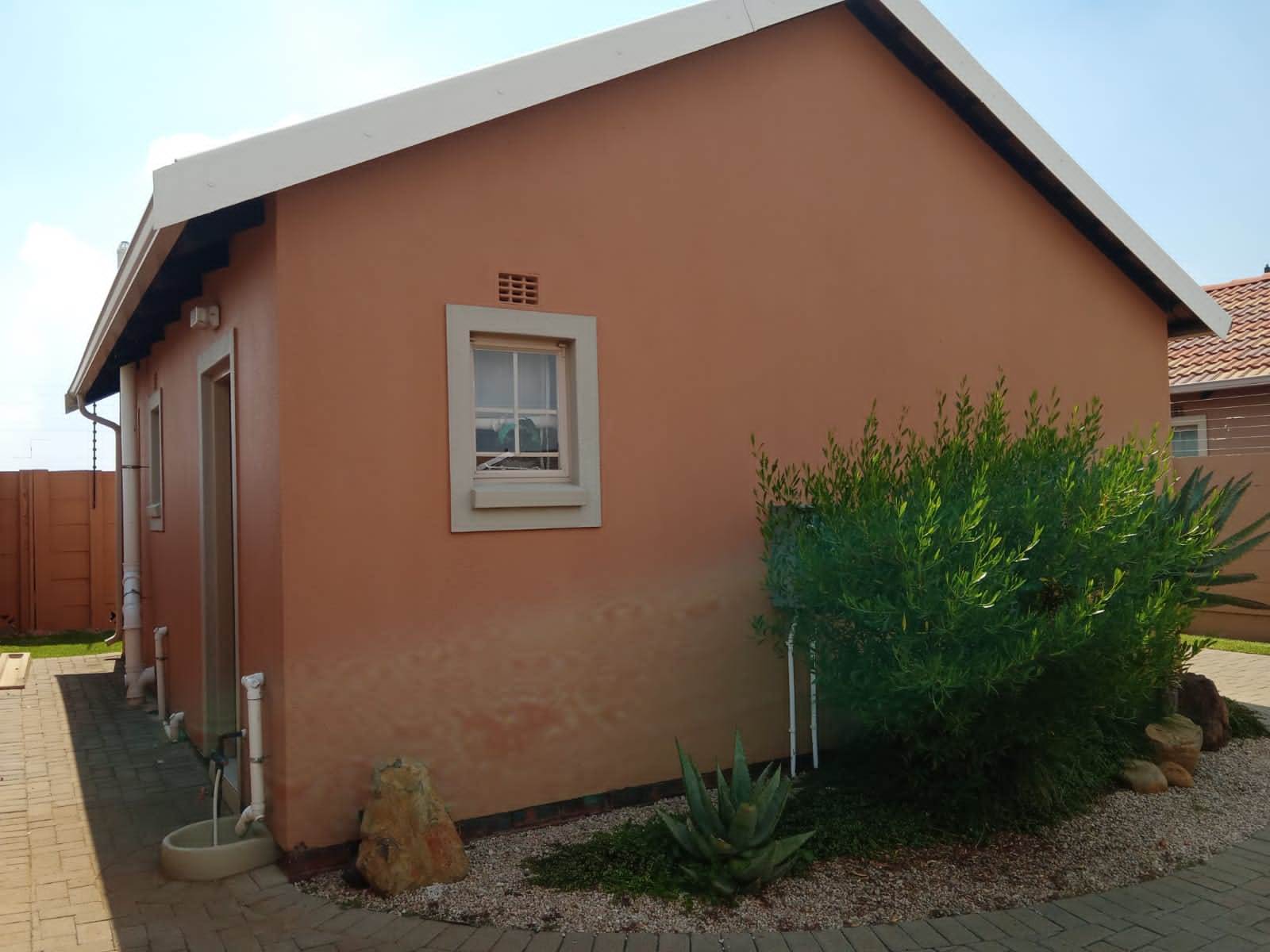 2 Bed House in Diepkloof photo number 9