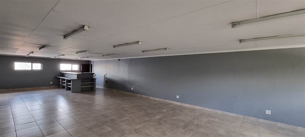 Retail space in Secunda photo number 10
