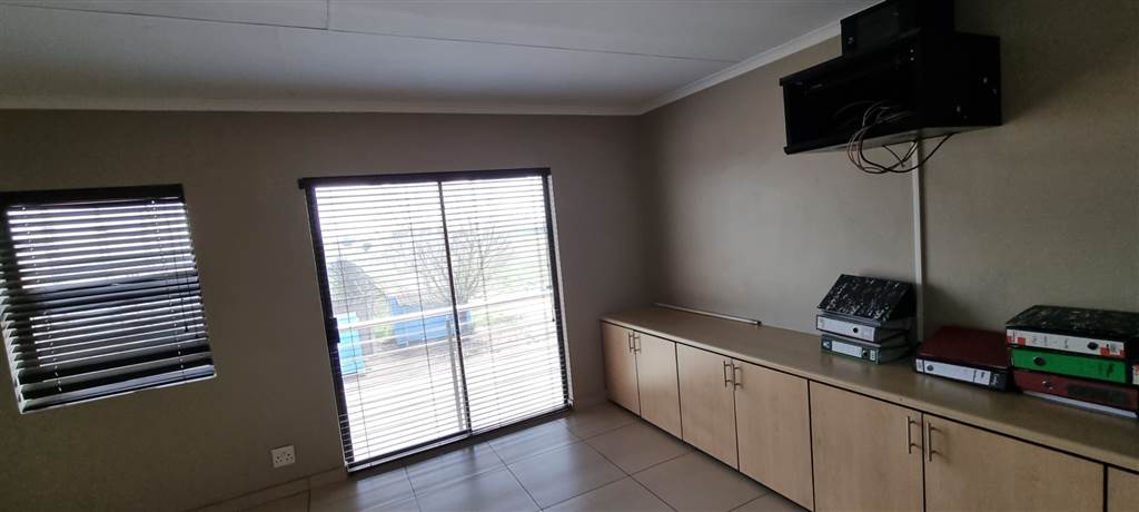 Retail space in Secunda photo number 15