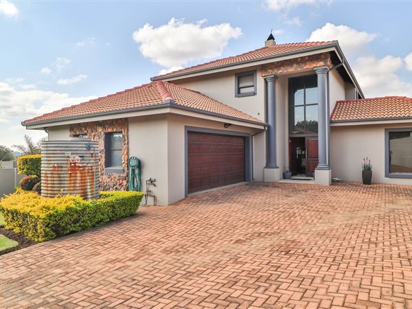 4 Bedroom House 4 Bedroom House